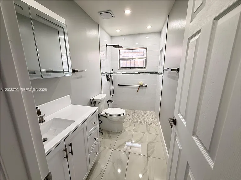252 NW 50th Ave — Photo 8