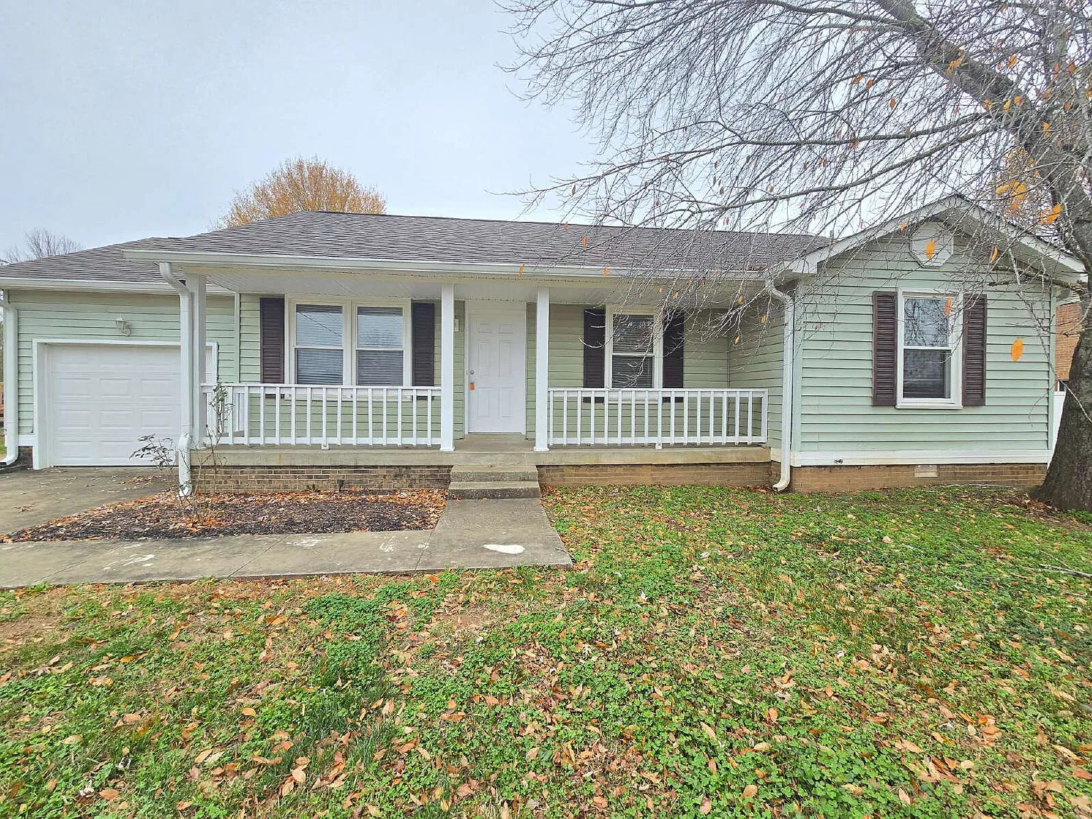 3 bed, 2.0 bath, 1185 sqft, $1,395 — Photo 2