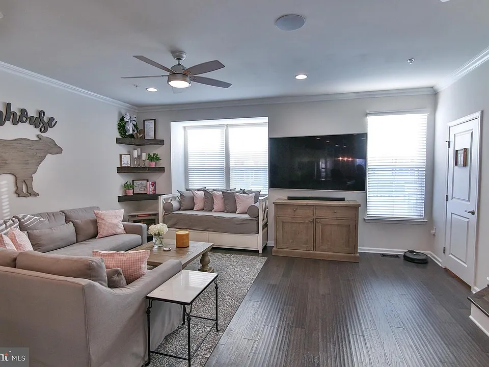 2279 Raya Way