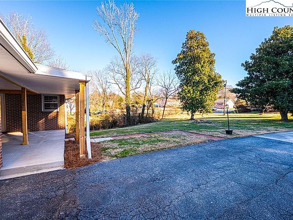 5th image of 620 Diamondhead Drive
