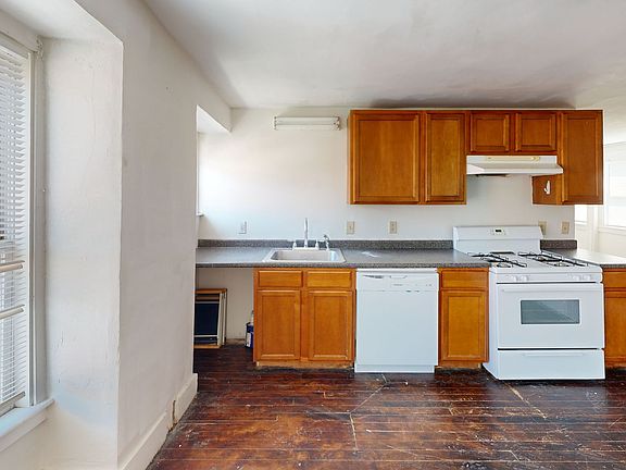 3rd image of 120 Main St APT 5