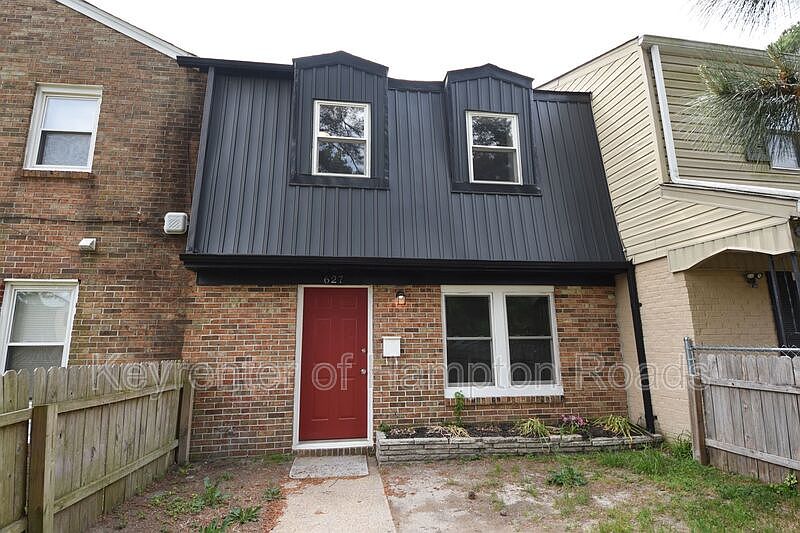 1st image of 627 Red Horse Ln