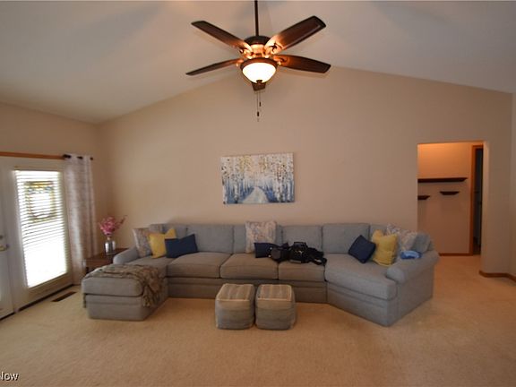 4th image of 1052 Villa Pl