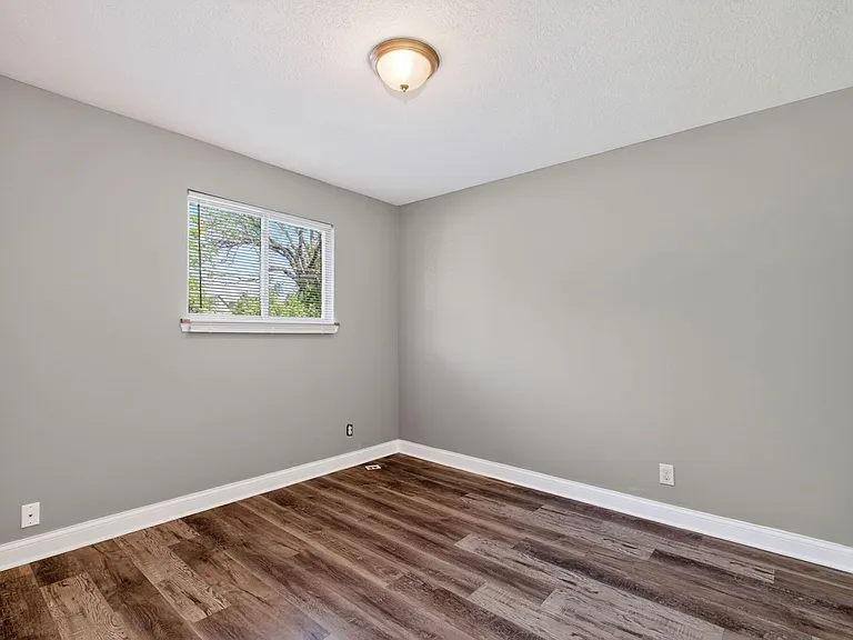 1580 E Mound St — Photo 13