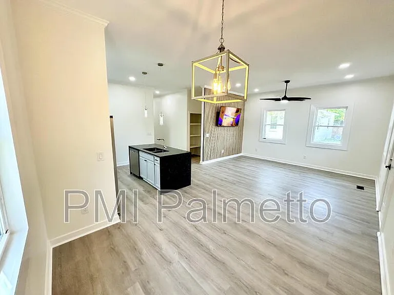 1121 Zeigler St #A — Photo 6