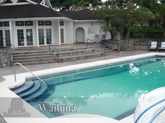 Wailuna's lodge & pool.