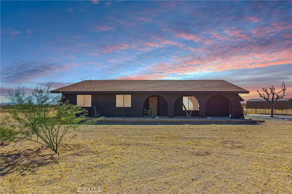 3 bed, 2.5 bath, 2391 sqft, $2,400 — Photo 1