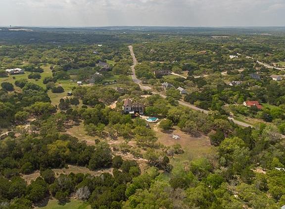 3rd image of 605 Oakwood Ln