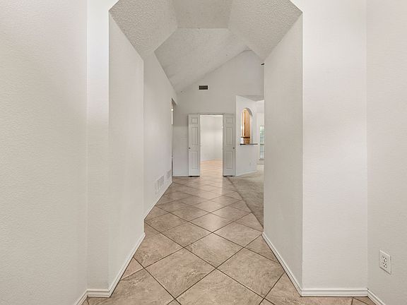 4th image of 2308 Suntree Ln