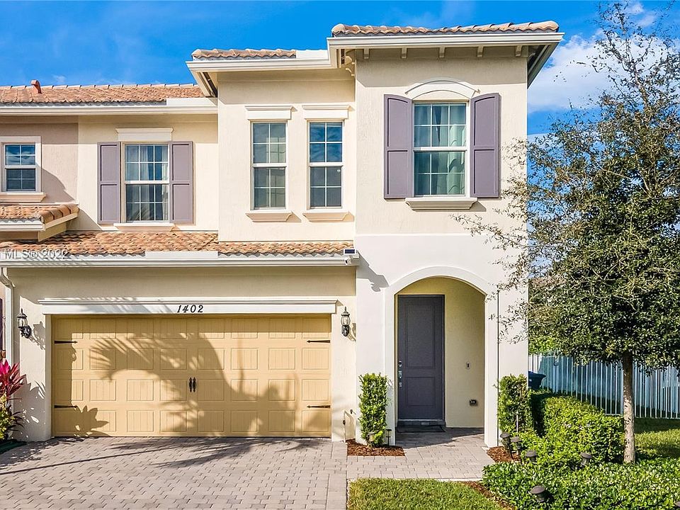 1st image of 1402 Silk Oak Dr