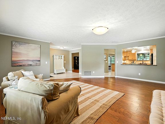 5th image of 726 ARRAN Court
