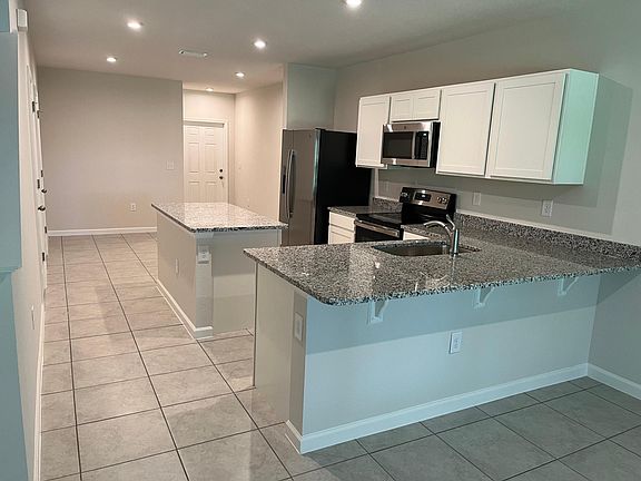 3rd image of 345 Sedgewick Dr