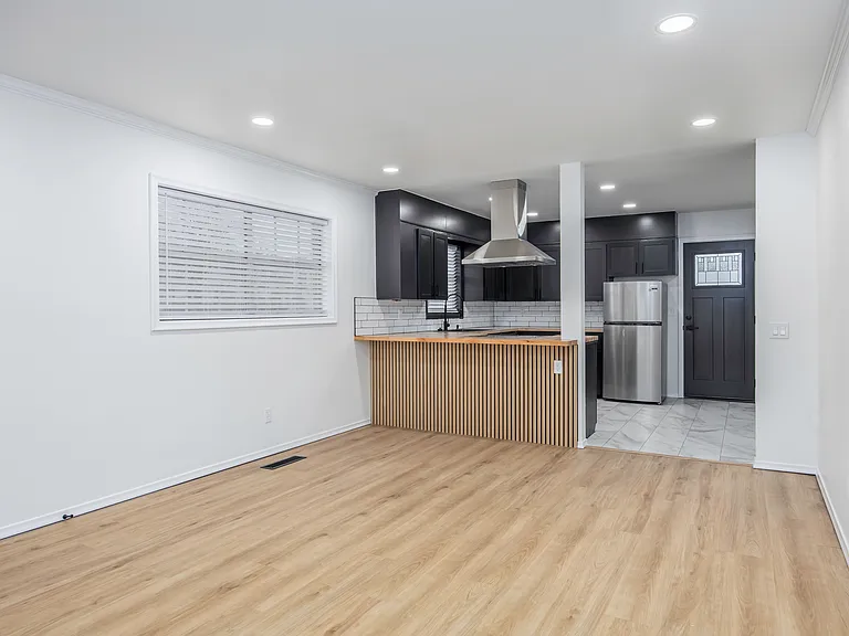 901 S Johnstone Ave — Photo 1