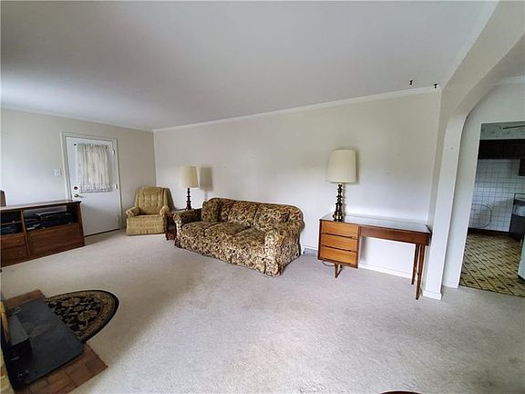 3rd image of 13395 Lincoln Way