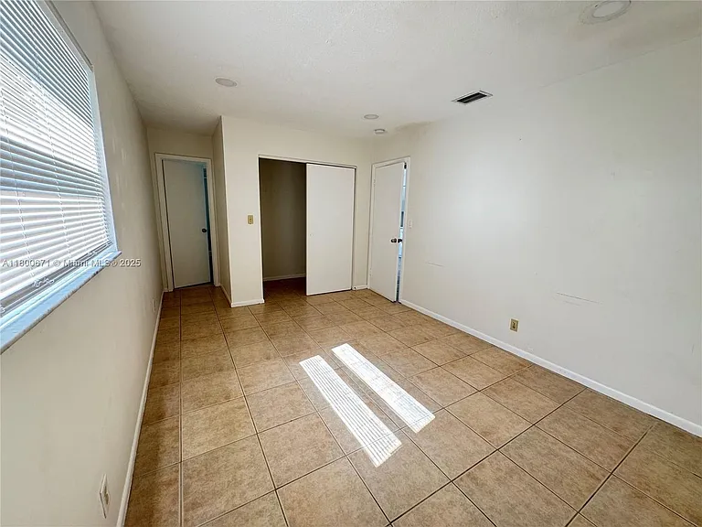606 SW 5th Ave #606 — Photo 5