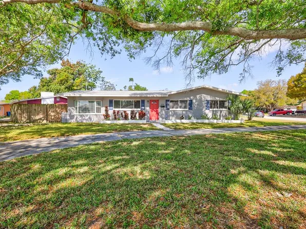 393 Lewis Blvd SE, Saint Petersburg, FL 33705