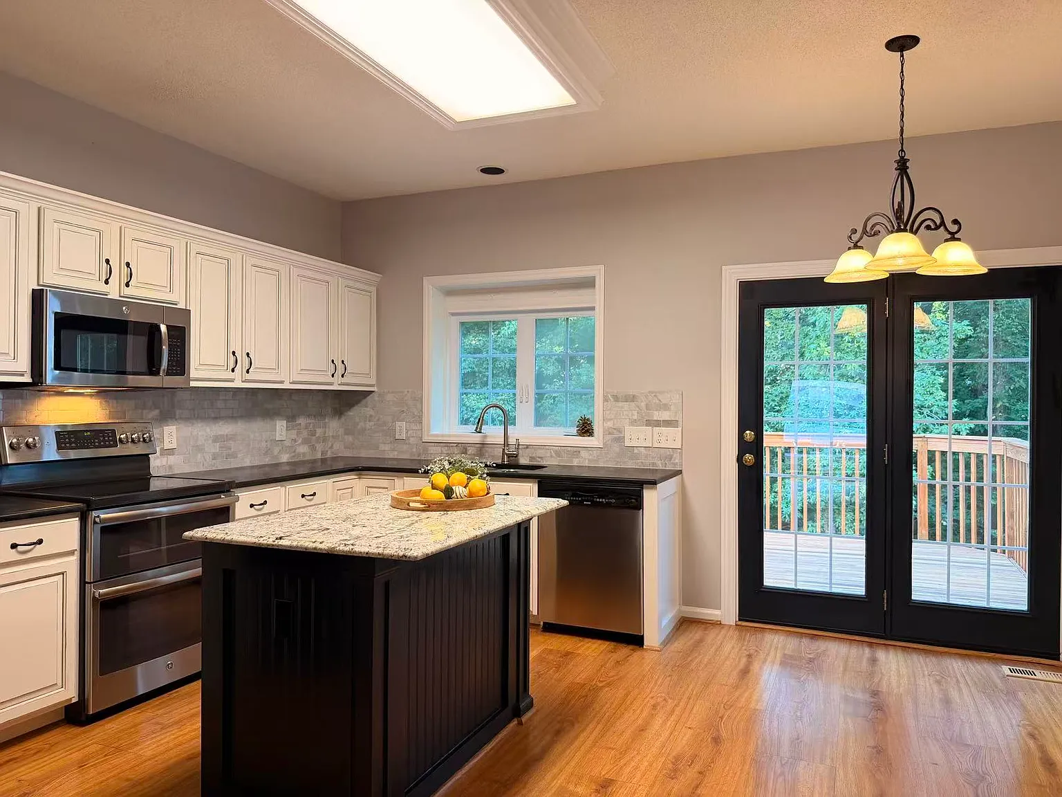 5 bed, 2.5 bath, 2788 sqft, $3,000 — Photo 4