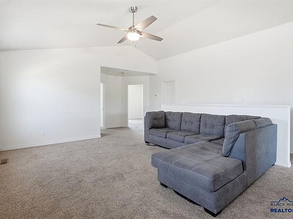5th image of 910 Heritage Dr