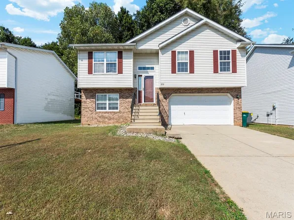 375 Sweetwater Ln, O Fallon, IL 62269