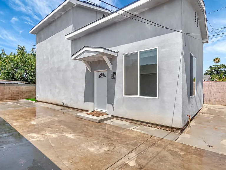 1115 Broadmoor Ave — Photo 7