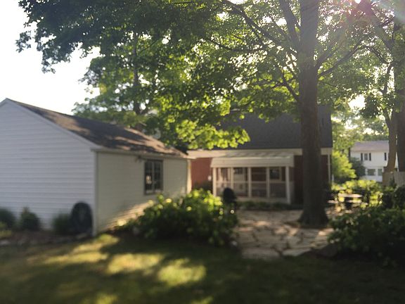 3rd image of 2416 Clawson Ave