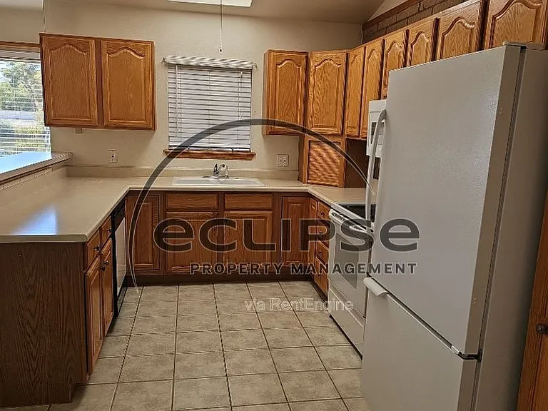 15 Sunnybrook Pl #J — Photo 4