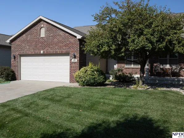 8148 Regent Dr, Lincoln, NE 68507