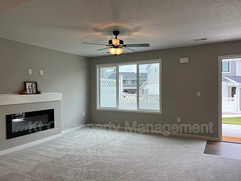 2625 SE Osier Ave — Photo 6