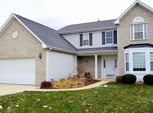 98 Saint Germain Pl, St Charles, IL 60175