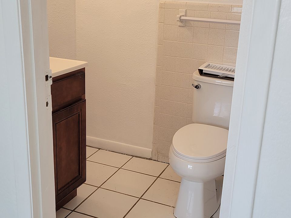 1st image of 2425 N Oleander Ave APT 1