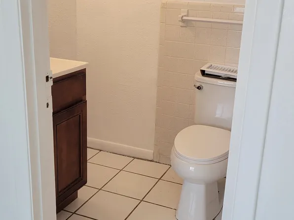 2425 N Oleander Ave APT 1, Daytona Beach, FL 32118