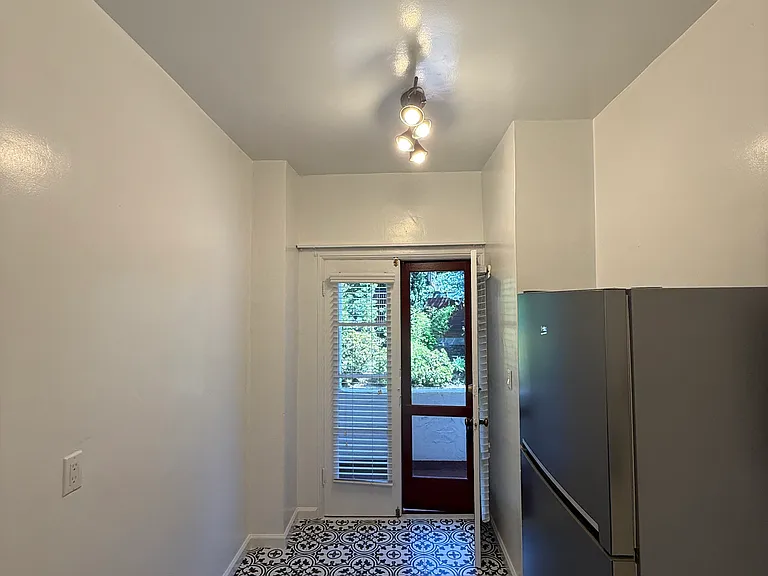 2355 Cove Ave #303 — Photo 8