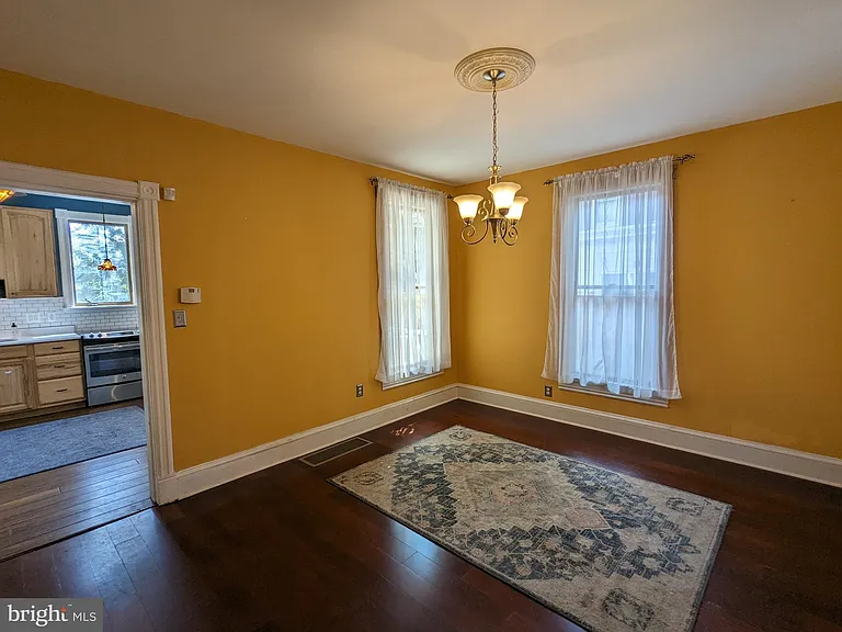 306 N Locust St — Photo 7