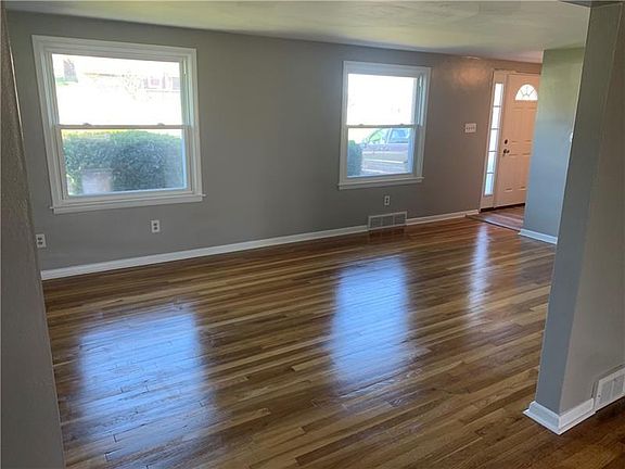 5th image of 1313 Saint Clair St