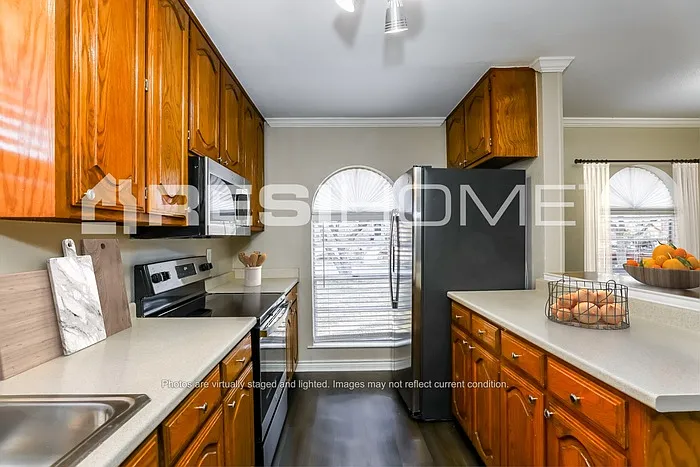 2917 Rolling Hills Dr — Photo 3