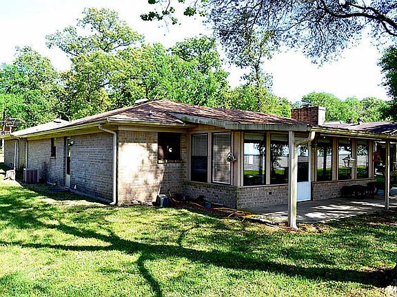 3rd image of 520 Lakeview Hbr
