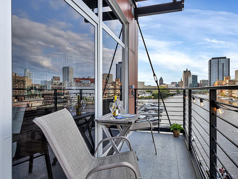 106 W Seeboth St #407 — Photo 24