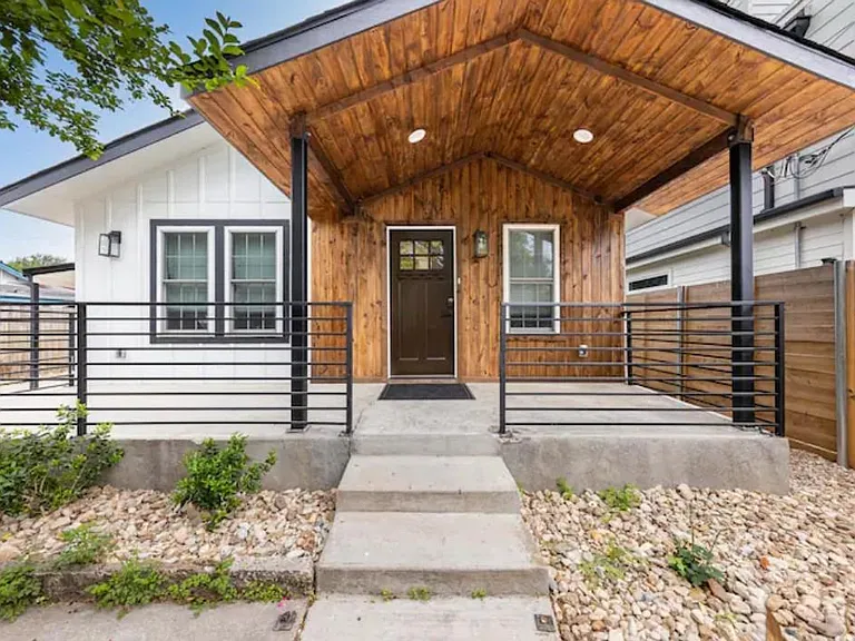 2319 Santa Rita St — Photo 1