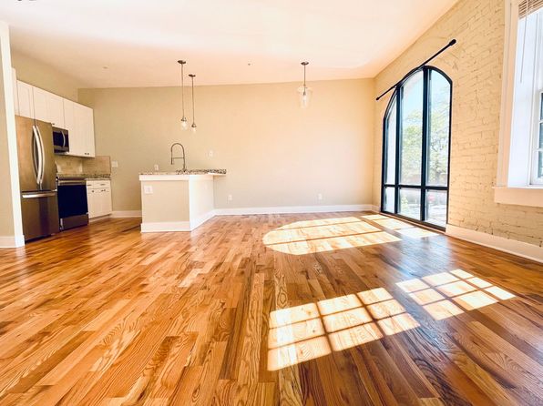 140 E Washington St #206