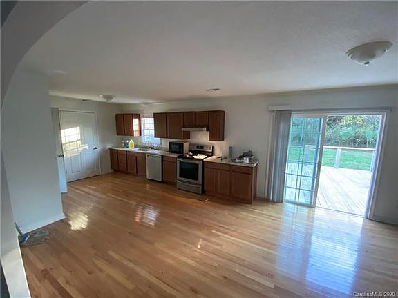 4th image of 123 Loy Ave