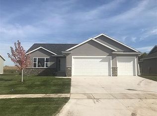 5925 Rock Ridge Dr, Marion, IA 52302