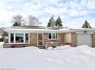 912 S Owen St, Mount Prospect, IL 60056