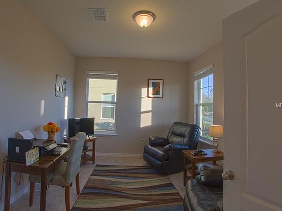4th image of 2654 Trafalgar Blvd