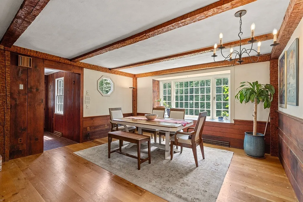 4 bed, 3.5 bath, 6289 sqft, $7,500 — Photo 3