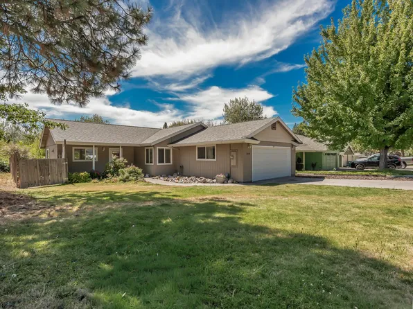 209 E Hinckley St, Mount Shasta, CA 96067
