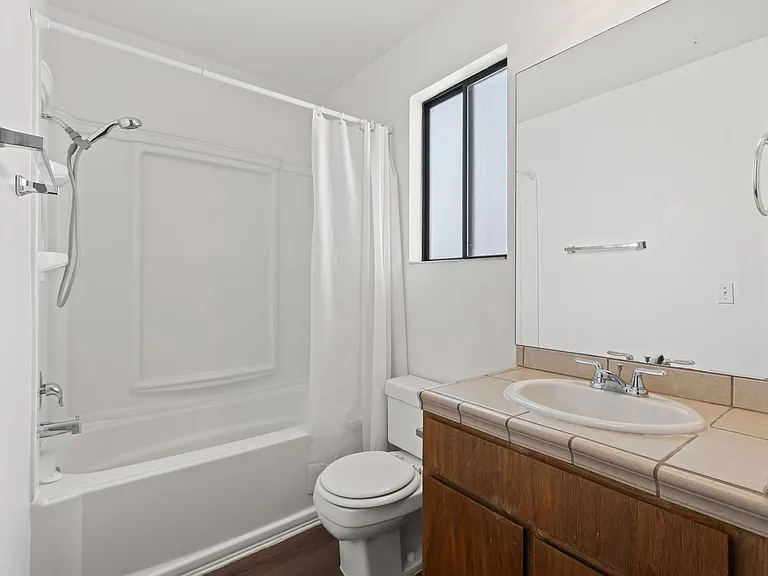 141 N 200 W — Photo 21