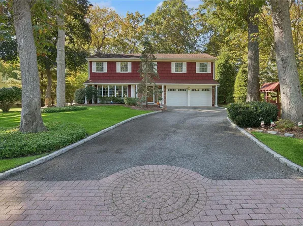 4 Old Landers Court, Smithtown, NY 11787