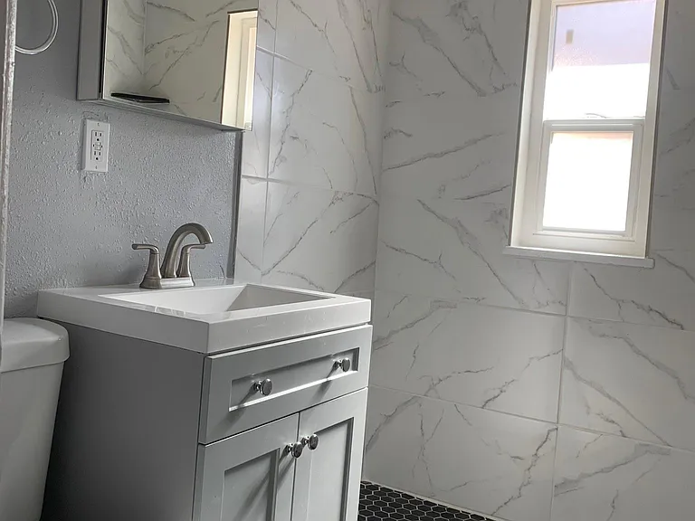 4522 Fillmore St #4 — Photo 12