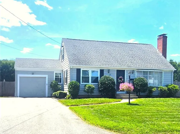 19 Crowfield Dr, Warwick, RI 02888