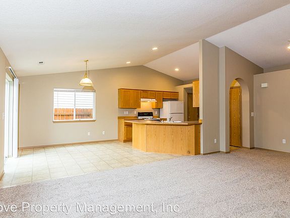 5th image of 9407 NE 39th Ave